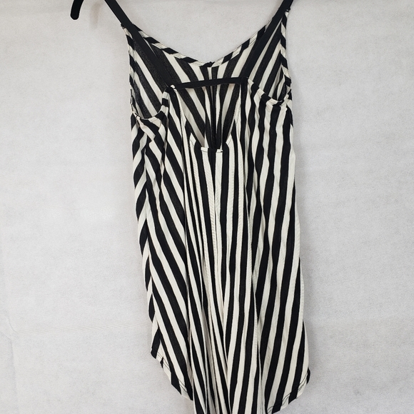 Striped Tanktop - PRICE FIRM. - Picture 2 of 4